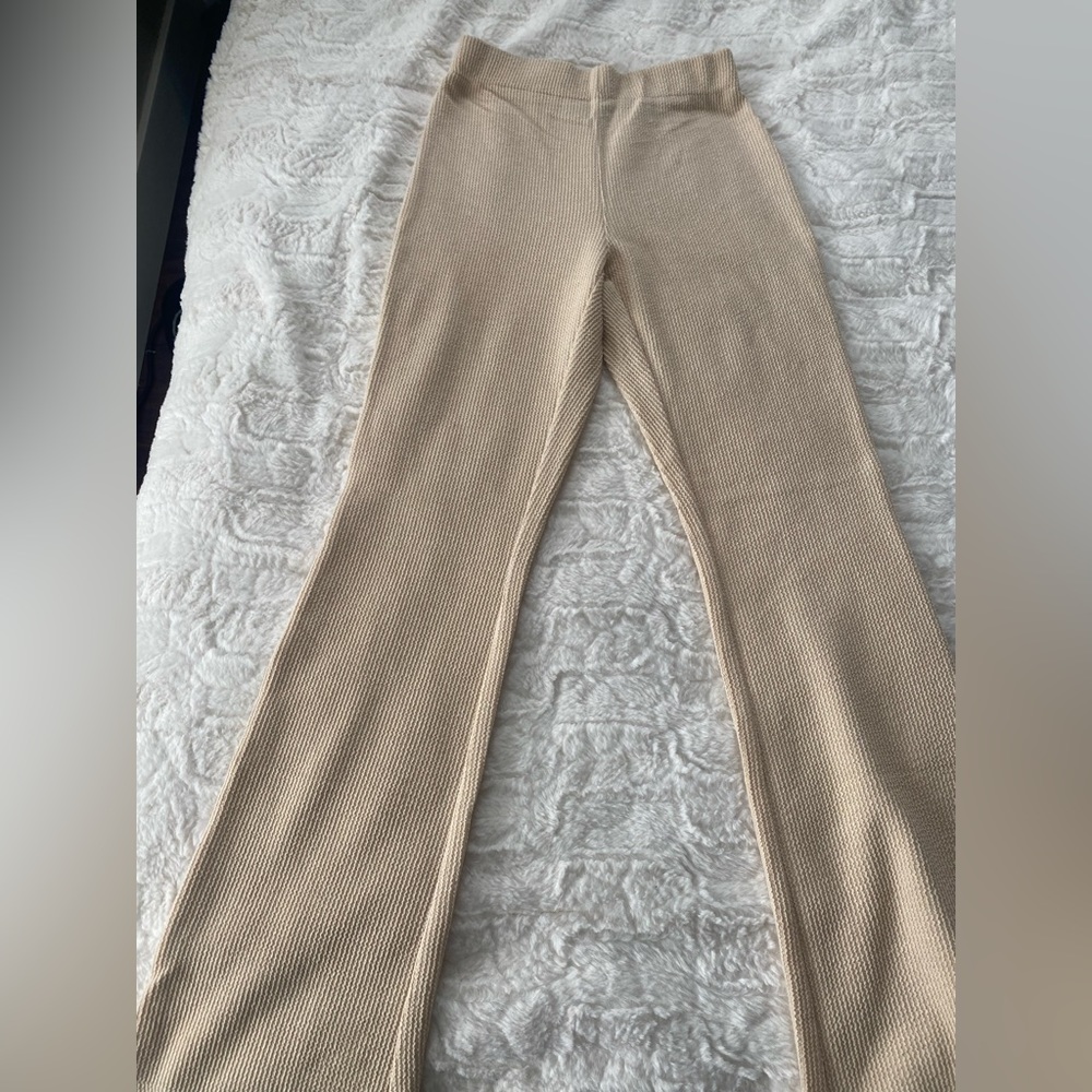 Flared textured leggings